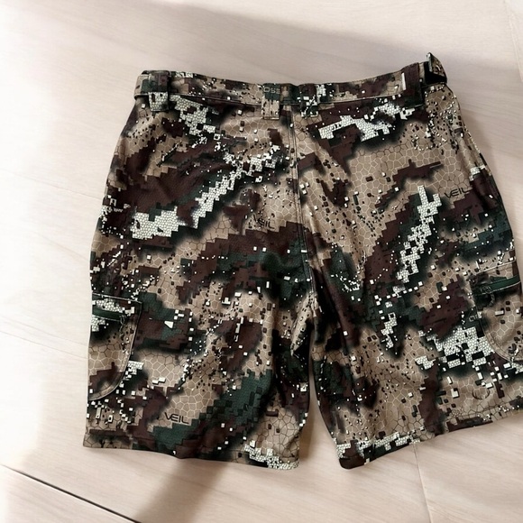Hunters Elementary Men's Camouflage Shorts - Picture 2 of 5